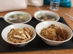 -松树干拌面店