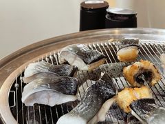 -围炉肉舍•炭烤活鳗•丹东海鲜烤肉(步行街店)