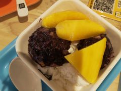 芒果白雪黑糯米-满记甜品(巴黎春天宝山店)