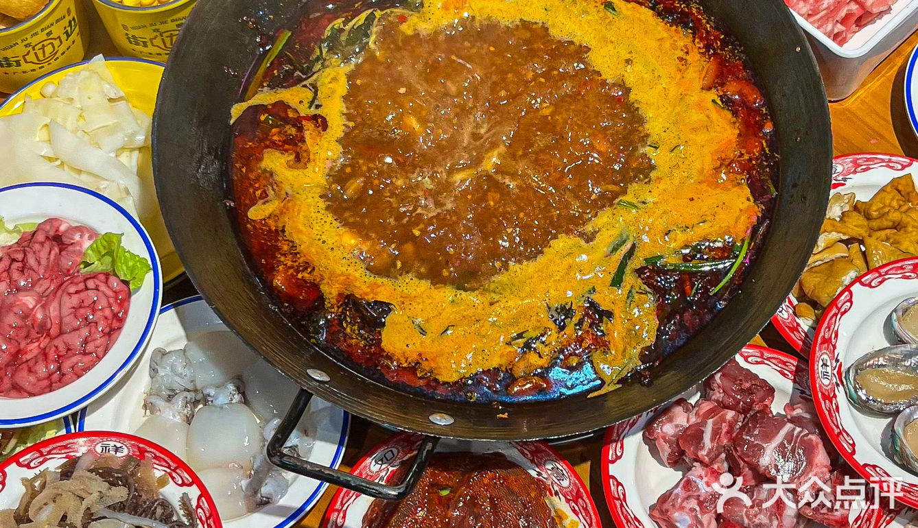 来吃这家地摊火锅，为的就是实现🆓啤酒畅饮‼️