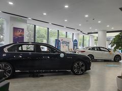 -上海宝信宝马4S店