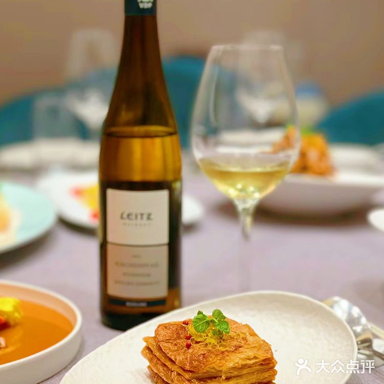 圆鑫淮扬菜新探｜白菊花醉膏蟹的鲜甜之旅 