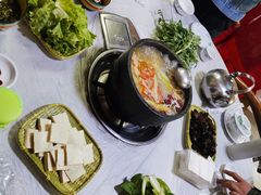 -鲁朗纳麦石锅鸡庄园