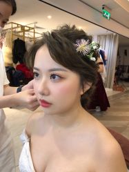 -现代经典婚纱摄影