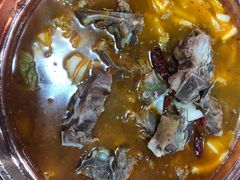 -虾弄弄海派小龙虾·牛羊蝎子火锅