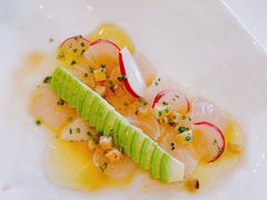 皇帝鱼刺身配牛油果和小红萝卜-Jean Georges