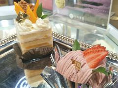 草莓雪山-卷心卷意·轻甜蛋糕(新光天地店)