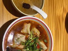 -八二小区抄手(龙湖上城天街店)