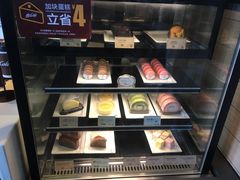 面包甜点陈列柜-麦当劳(高铁南站店)