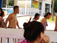 -黄河谷马拉湾海浪浴场