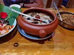 -老滇山寨•云南特色菜•地方菜•民族风情歌舞表演(金碧店)