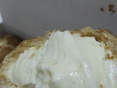 香草冰淇淋泡芙-麦斯晨菲老香港蛋糕(东街店)