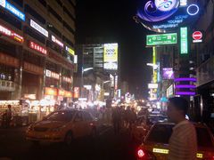 -六合夜市