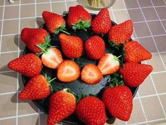 草莓-绿叶水果(长沙恒大绿洲店)