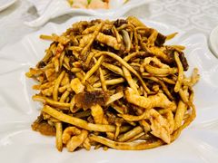 鲜茶树菇炒肉丝-马凯餐厅(地安门店)