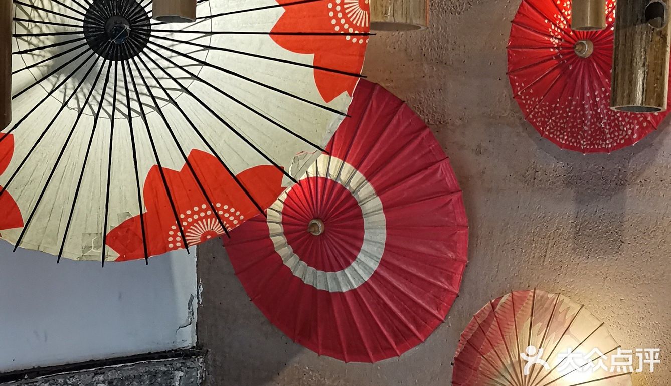 安仁古镇探店|撑着油纸伞,独自走在.