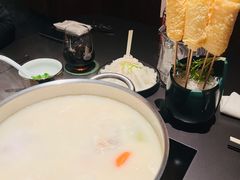 澳门鸡脚猪骨煲-官也街澳门火锅(新源里店)