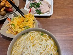 -亮亮面馆(经六路店)