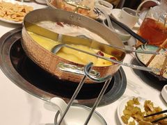 -洪氏嗨捞·广东猪肚鸡·椰子鸡火锅(西咸万象城店)