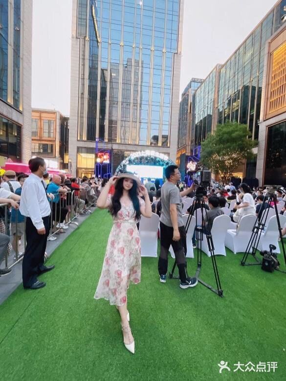 夏日狂欢夜｜上海超人气外滩枫径夜市&外滩音乐季打卡！
