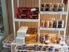 -85度C(生甜甜圈研究工坊·上海平凉店)