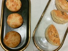 千层叉烧酥-粤域茶餐厅