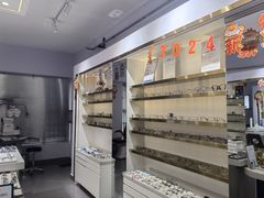 -视野联行眼镜•蔡司•依视路(温江店)