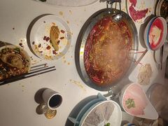 -茅草房·河畔园林火锅