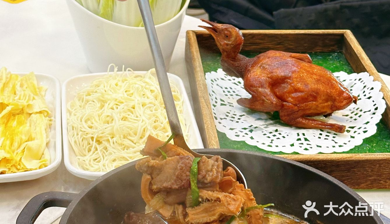敲好吃的爆汁乳鸽｜配上热腾腾的鸽酱炆牛杂煲🍲