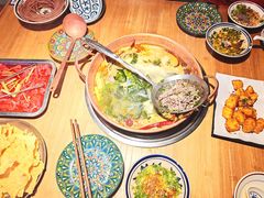 -洱火云南酸菜牛肉火锅(石景山当代商城店)