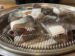 -围炉肉舍丹东海鲜烤肉·烤活鳗(步行街店)