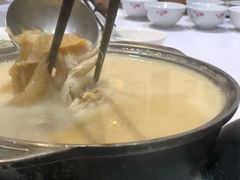 鸡煲特大鲍翅-凤城礼记鱼翅海鲜酒家(新马路总店)