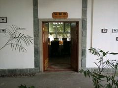 -红栌温泉山庄生态美食餐厅
