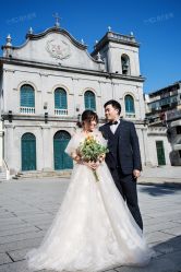 -现代经典婚纱摄影