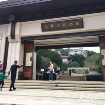 加上附近正在建设，道路灰尘较多