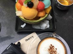 -莓园冰淇淋店