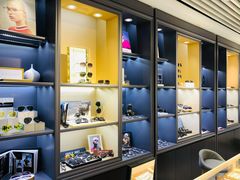 店内环境-宏宇眼镜蔡司依视路折扣店(兆佳眼镜城店)