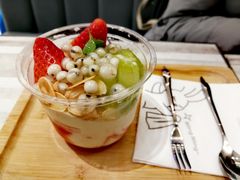 满满VC草莓奇异果爆珠双皮奶冻杯-满记甜品(优客百盛店)