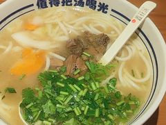 -鑫花溪牛肉米粉(广电传媒店)
