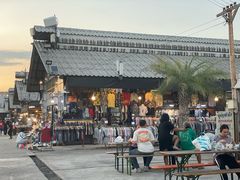 -席娜卡琳火车铁道夜市