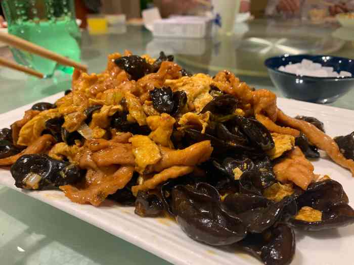 红尖椒食府(红军大街店)-"第一次来这里,这附近的大饭店并不多,这家.