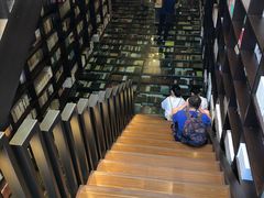 -钟书阁(松江泰晤士小镇店)