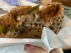 手撕猪颈肉贝果-喜茶(北京华贸购物中心店)