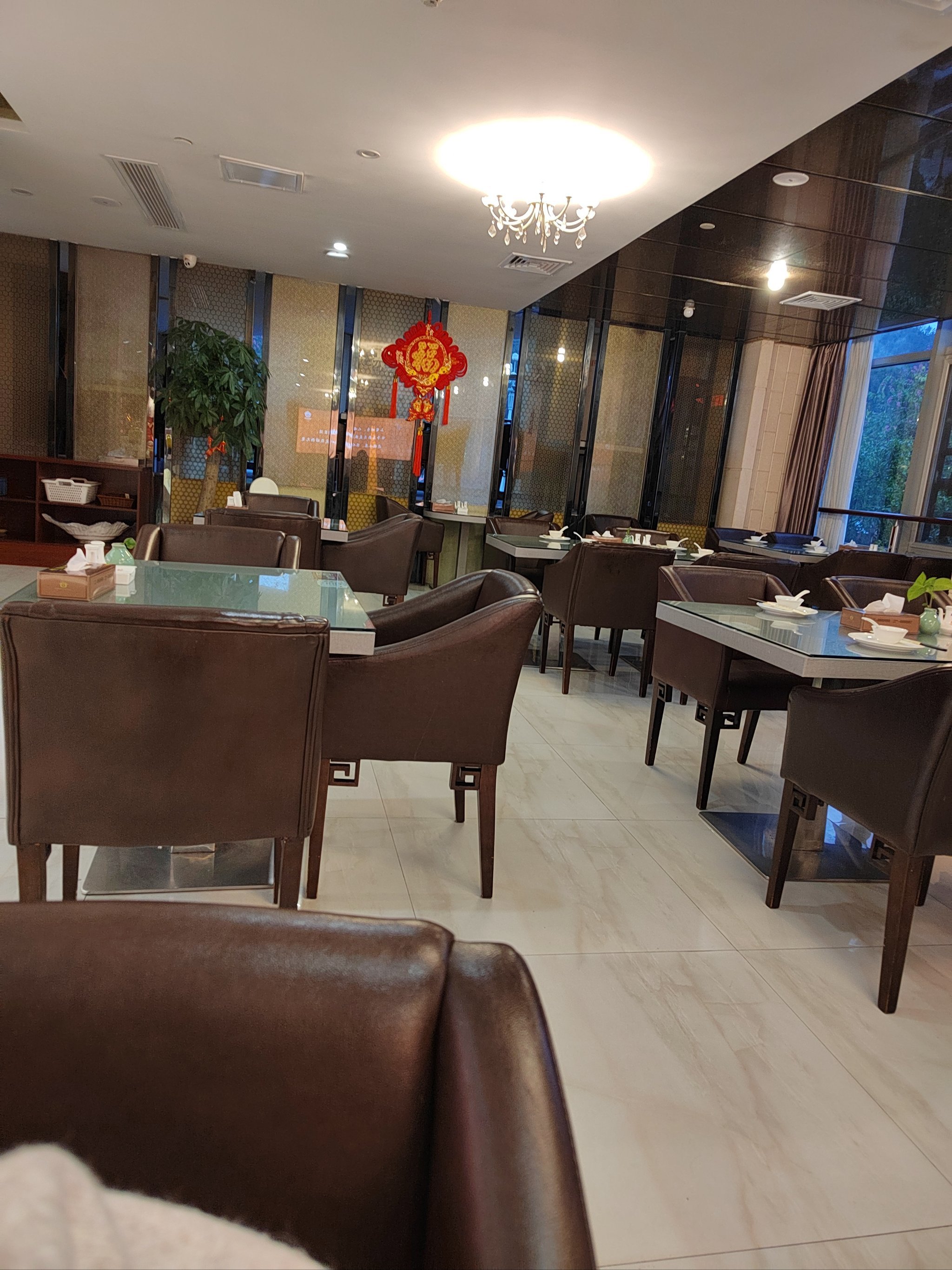 闽北大饭店的餐厅不管是地理位置还是服务都