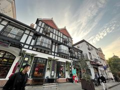 -钟书阁(松江泰晤士小镇店)