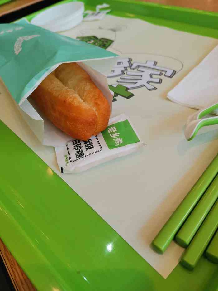 打分 喜欢来老乡鸡,干净卫生,特别喜欢油条,一如既往的好吃,强烈推荐!