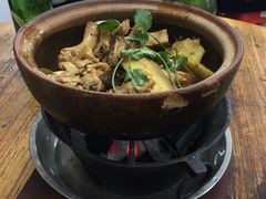 招牌鸡煲-雄伟美食(高沙中街店)