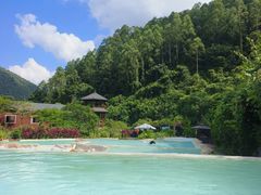 -十万大山布透温泉