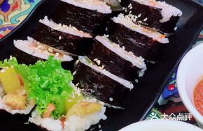 Spicy Sauce Grilled Meat Seaweed Rice Roll