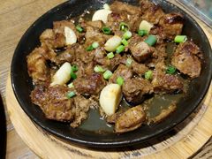 炉火盘烤梅肉-鲜小岛·铜锅涮肉